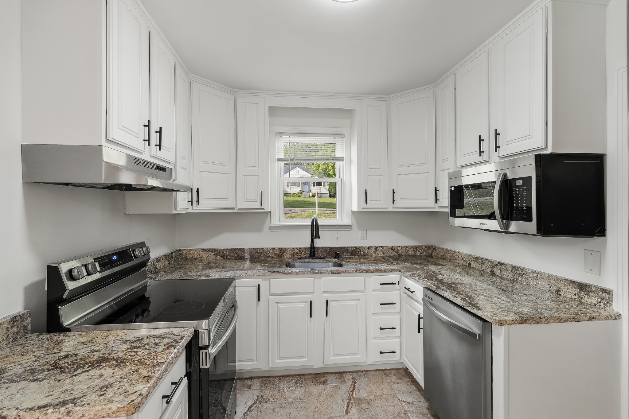Listing photo id 7 for 2600 Highway 44 W 2