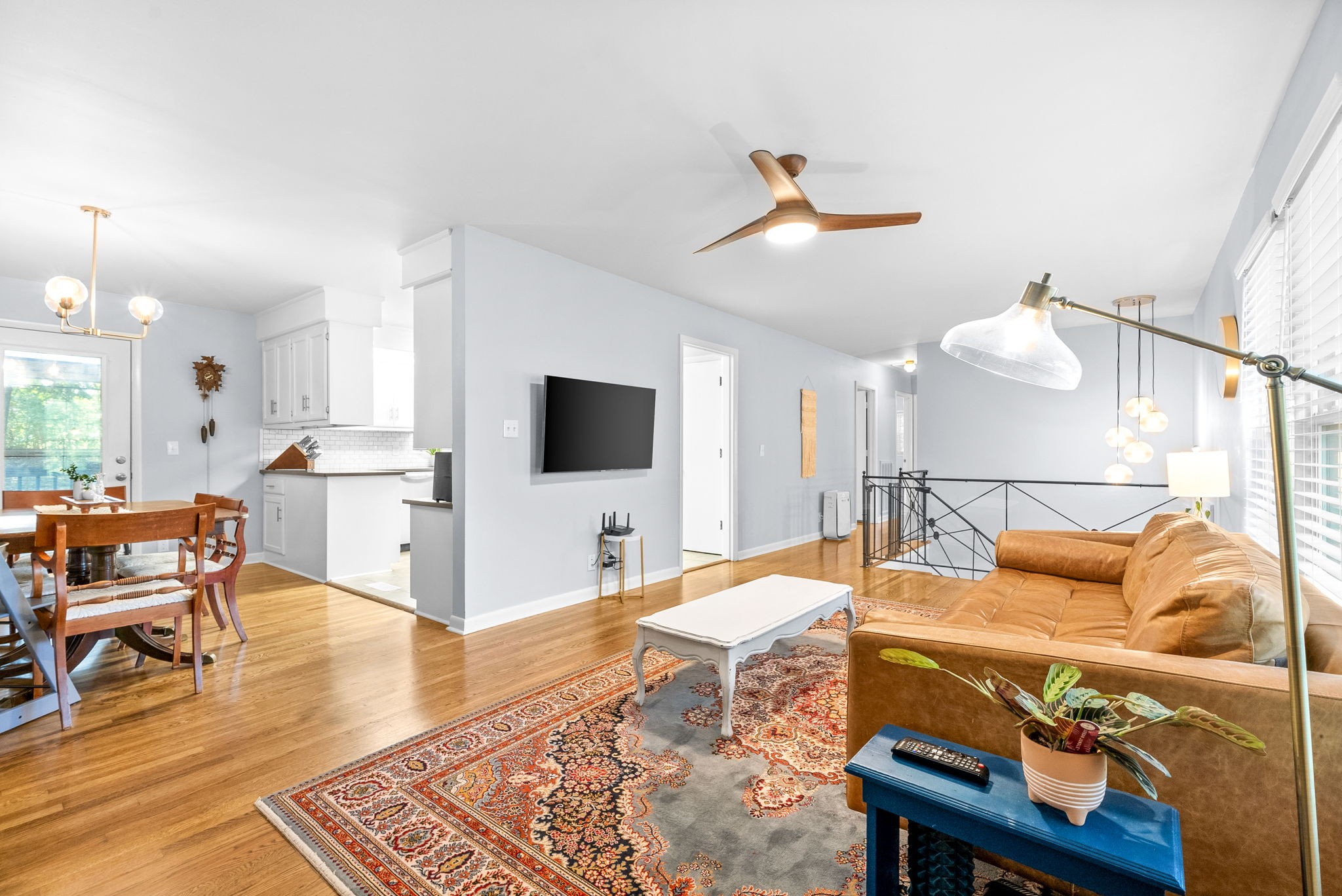 Listing photo id 8 for 3728 Eastpark Way