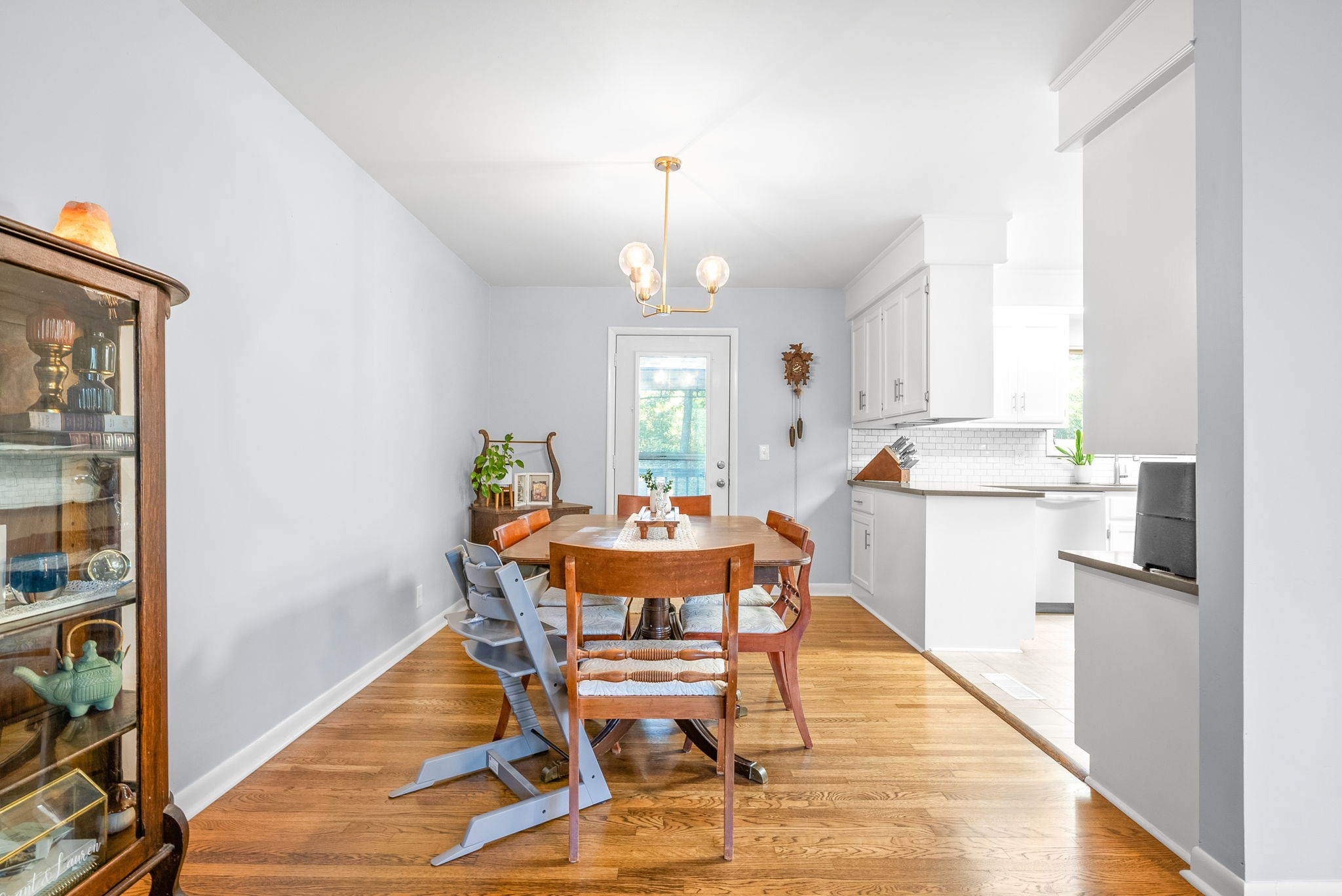 Listing photo id 9 for 3728 Eastpark Way