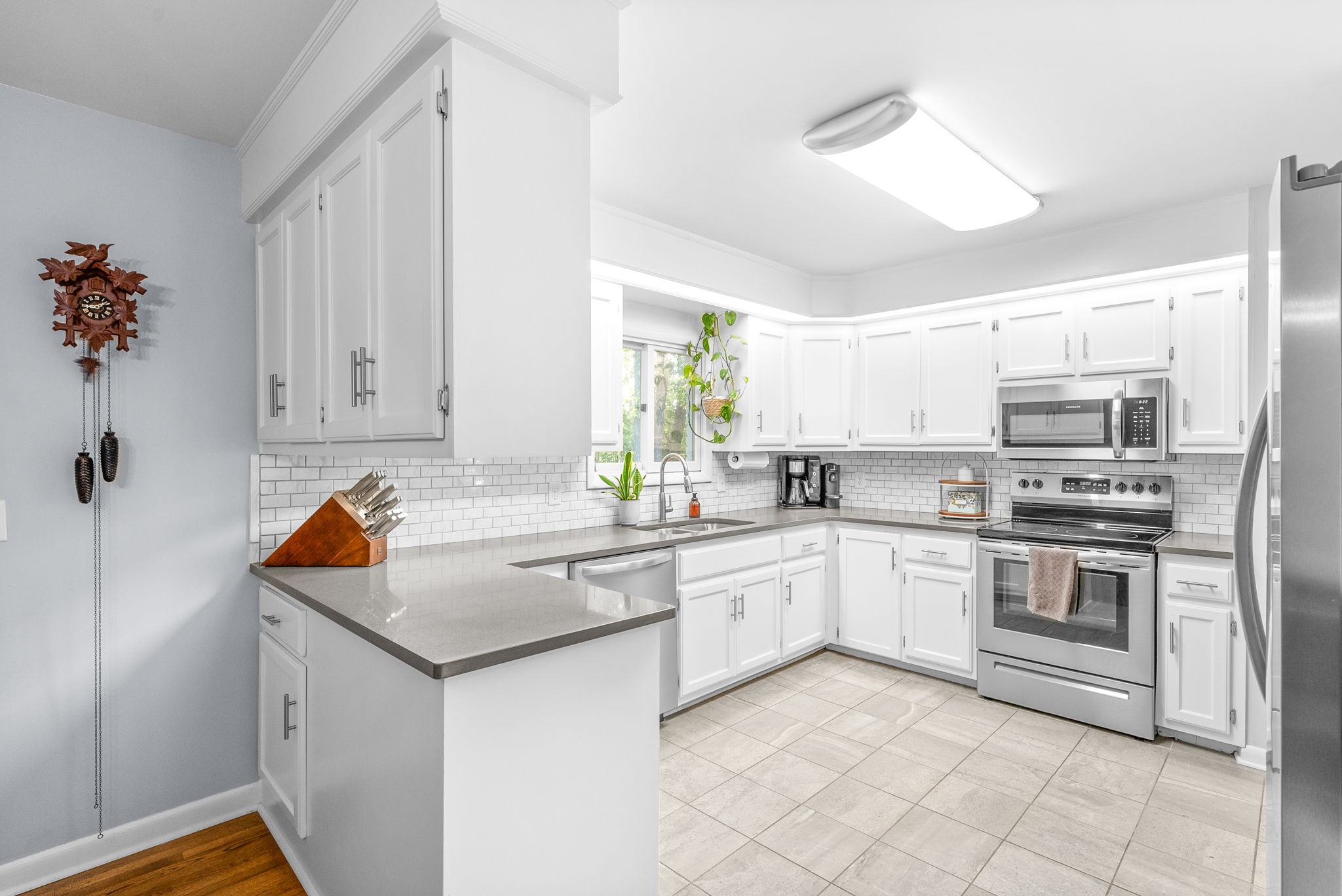 Listing photo id 11 for 3728 Eastpark Way