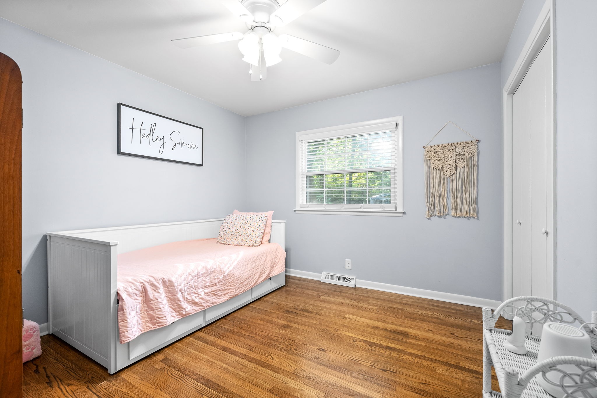 Listing photo id 16 for 3728 Eastpark Way