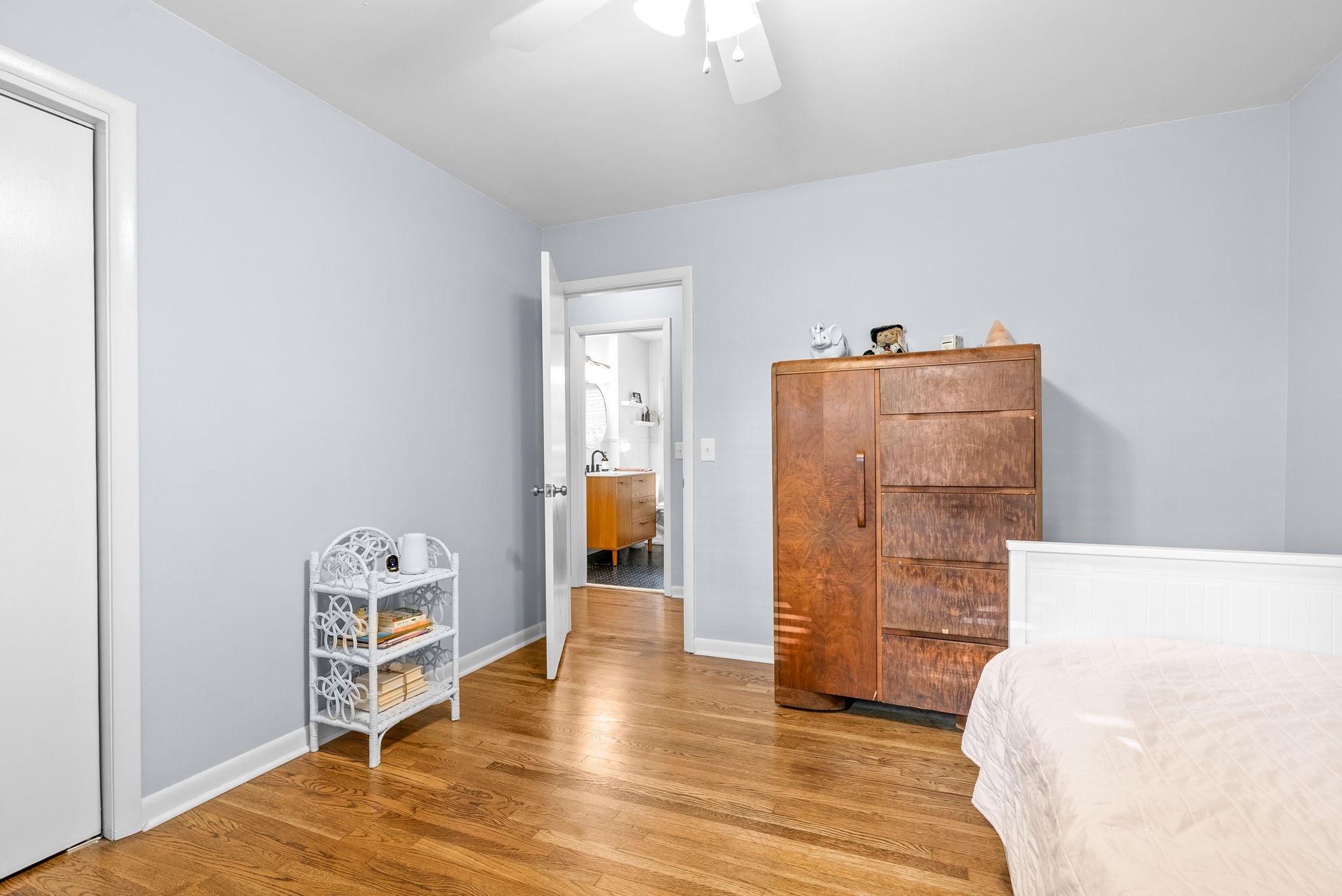 Listing photo id 17 for 3728 Eastpark Way