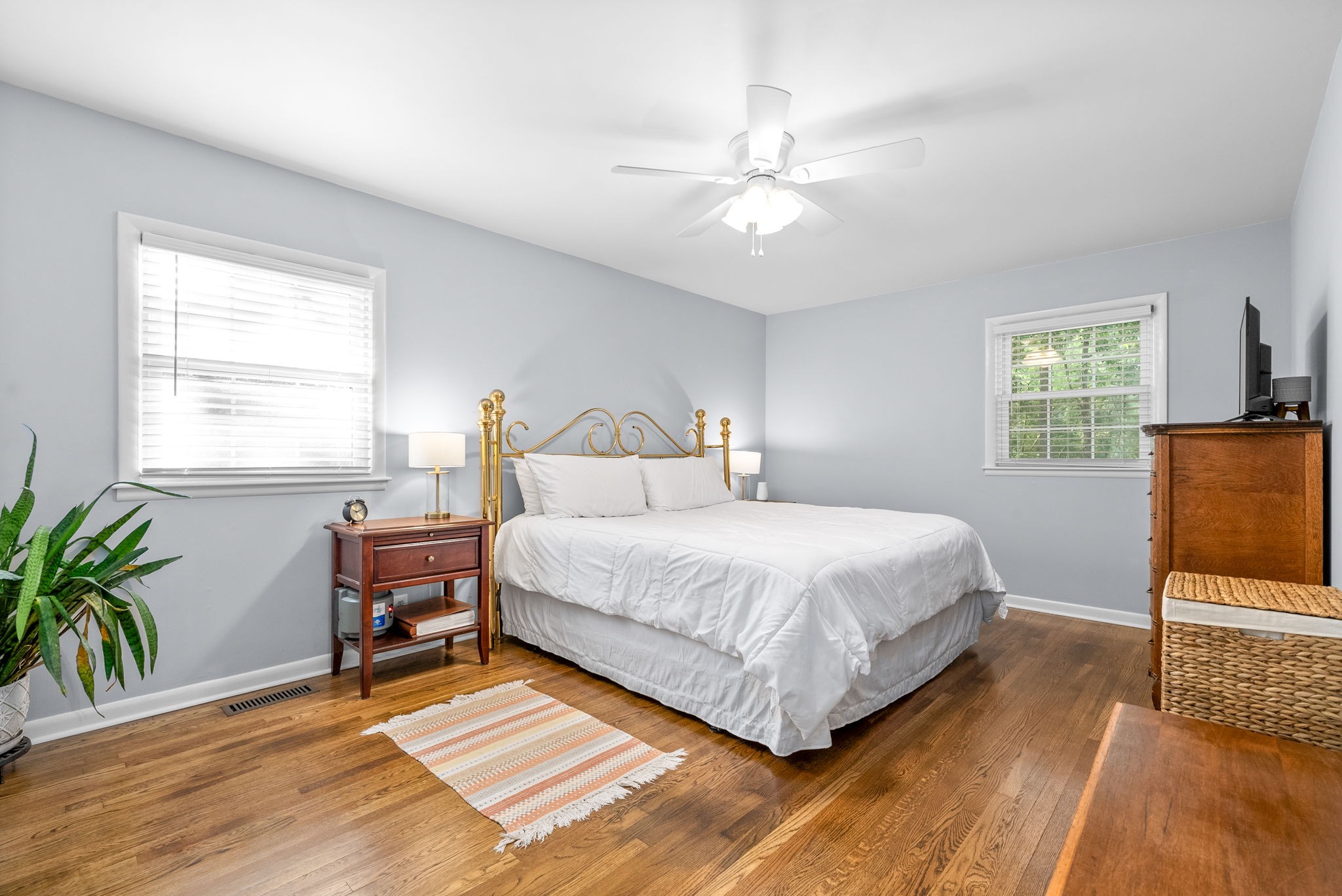 Listing photo id 21 for 3728 Eastpark Way