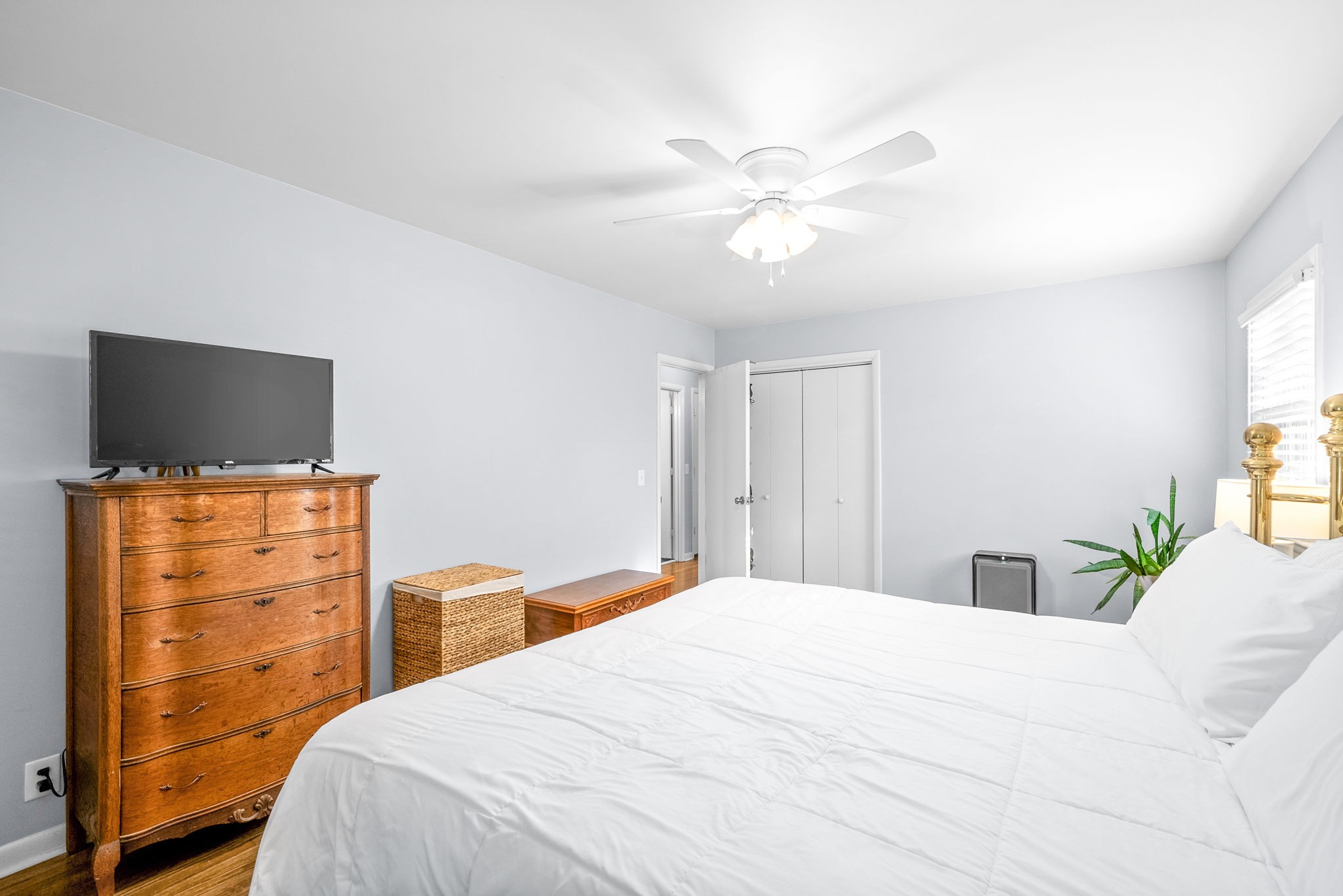 Listing photo id 22 for 3728 Eastpark Way