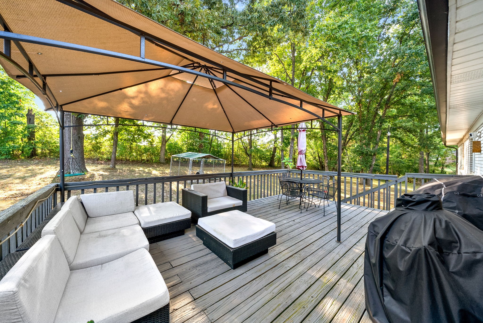 Listing photo id 27 for 3728 Eastpark Way