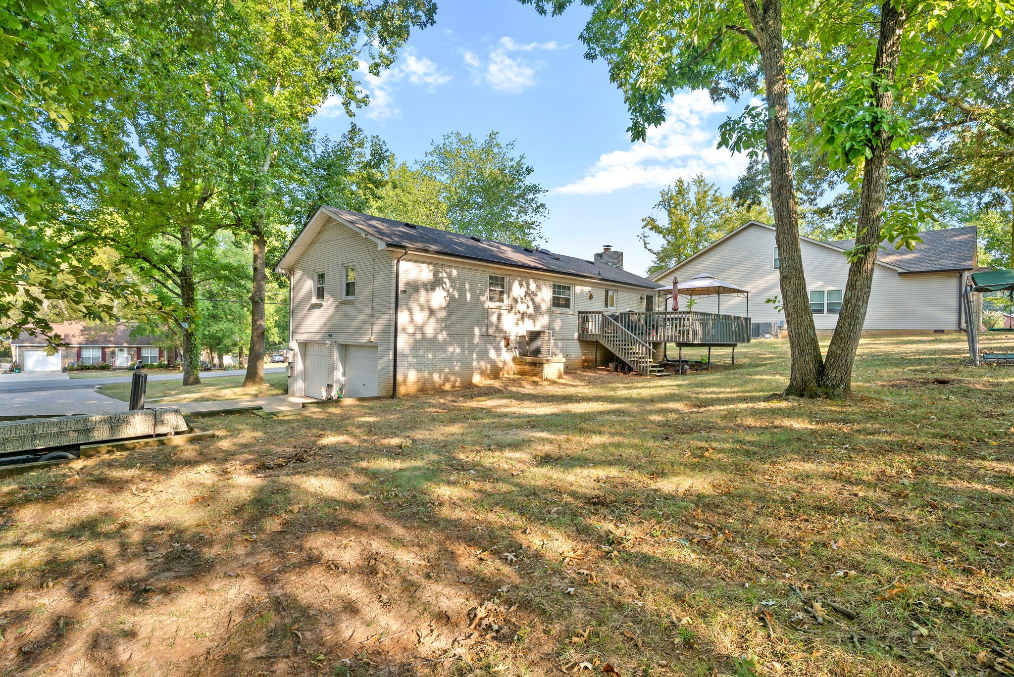 Listing photo id 28 for 3728 Eastpark Way
