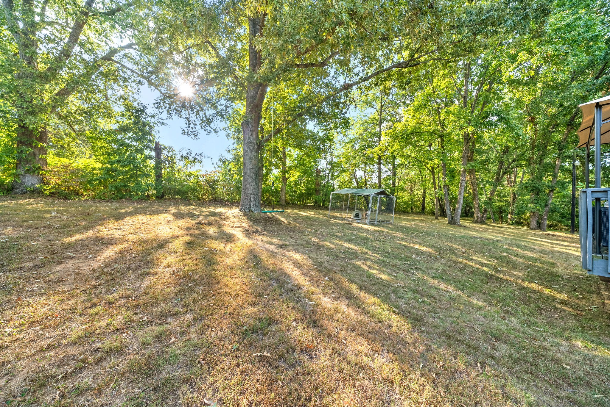 Listing photo id 32 for 3728 Eastpark Way