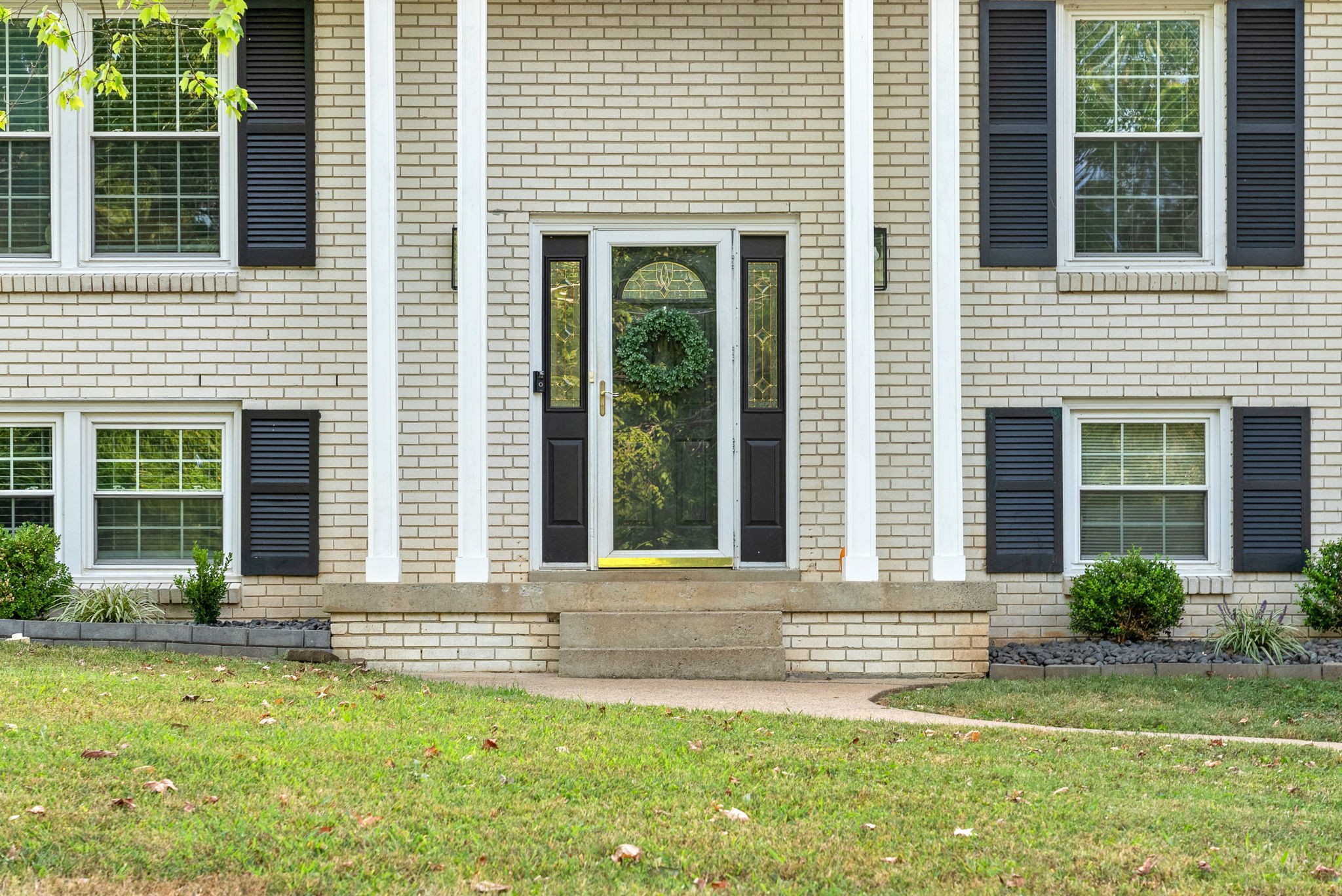 Listing photo id 2 for 3728 Eastpark Way