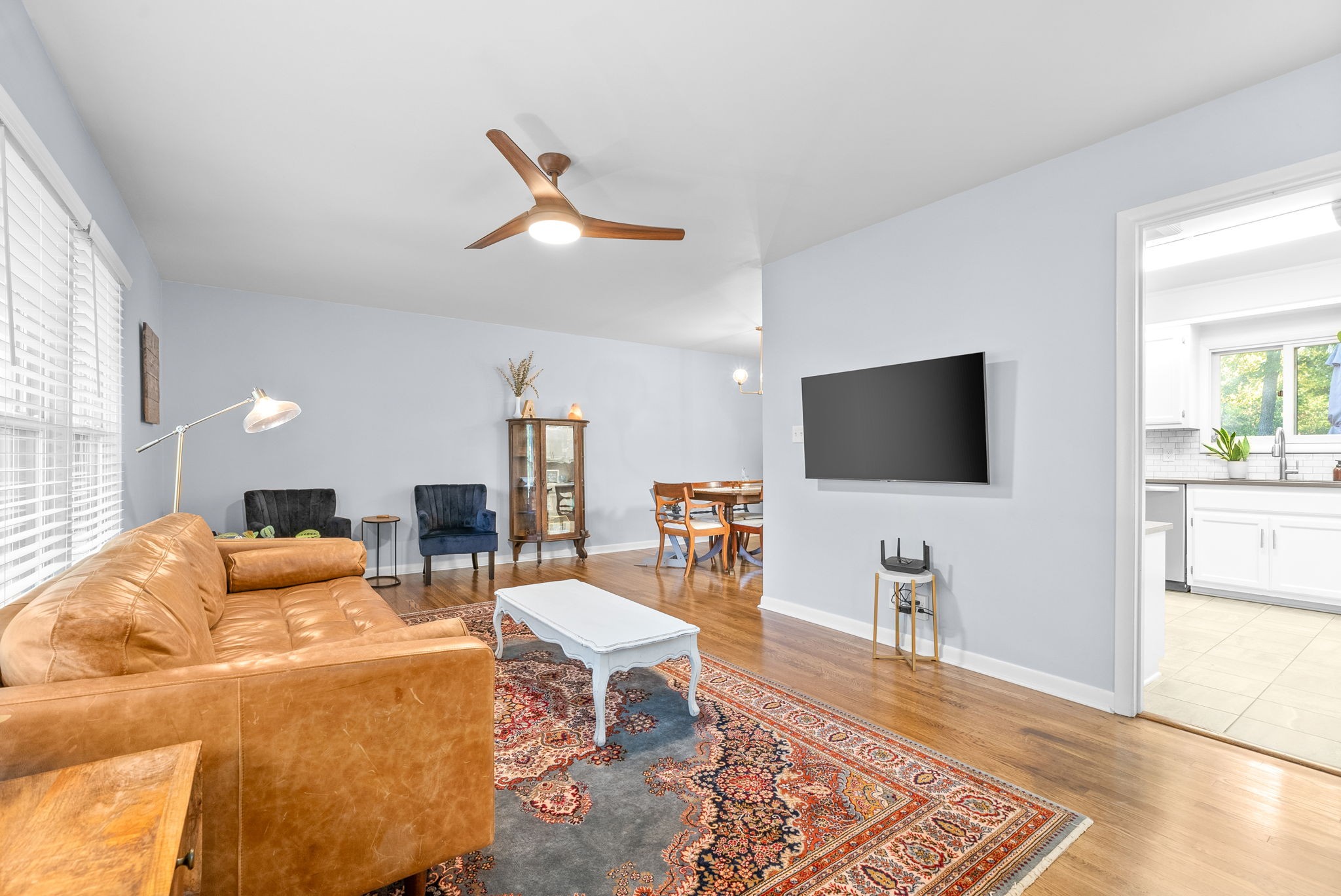 Listing photo id 5 for 3728 Eastpark Way