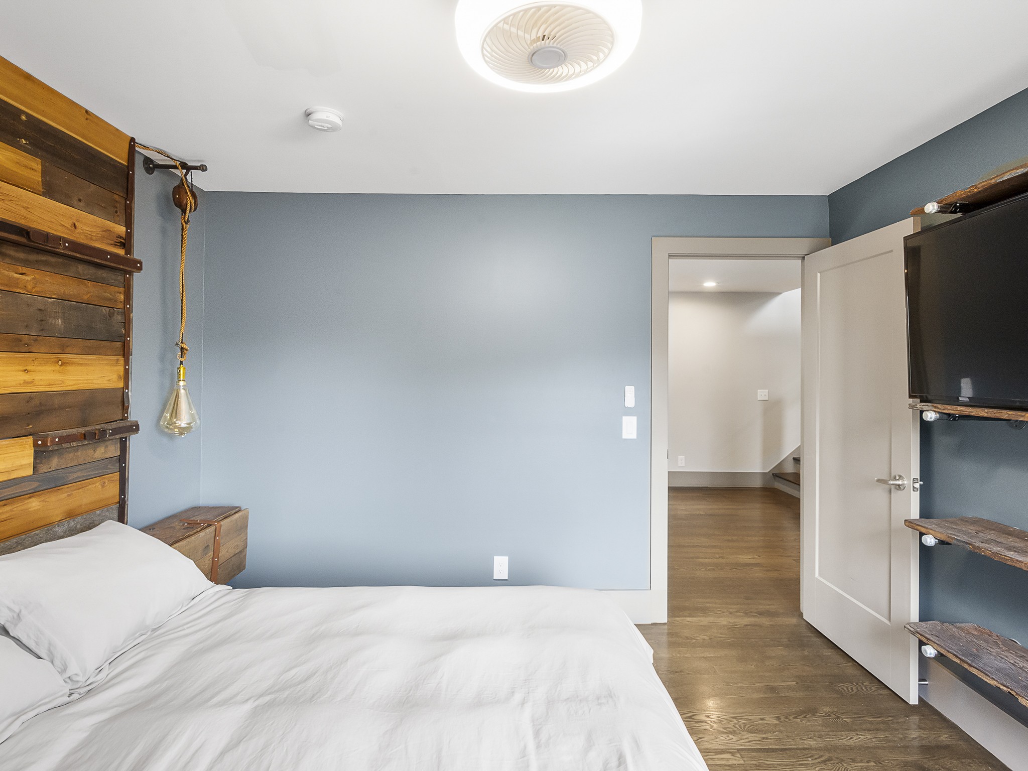 Image 20 of 29 For 2831 49th Street