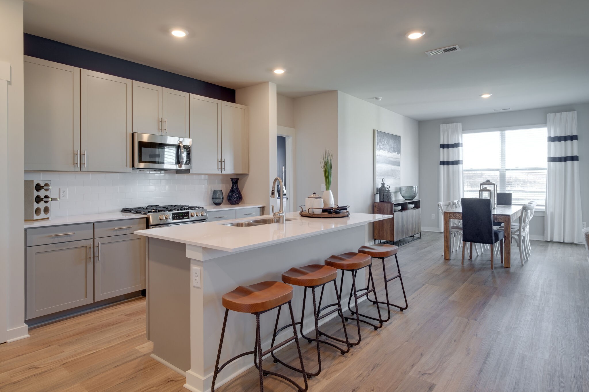 Image 5 of 31 For 415 1st Avenue 103-b