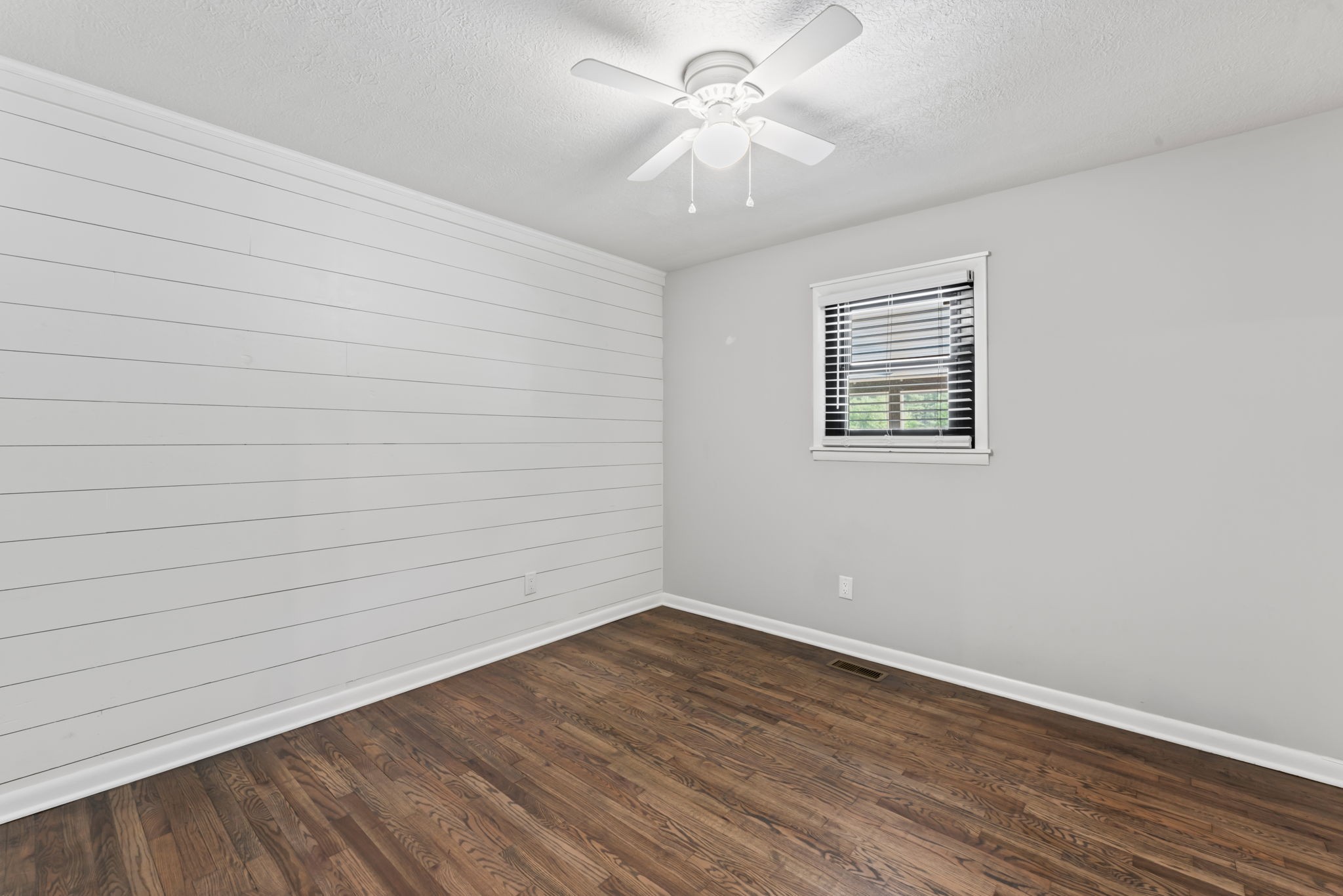 Image 13 of 22 For 4722 88th Lane