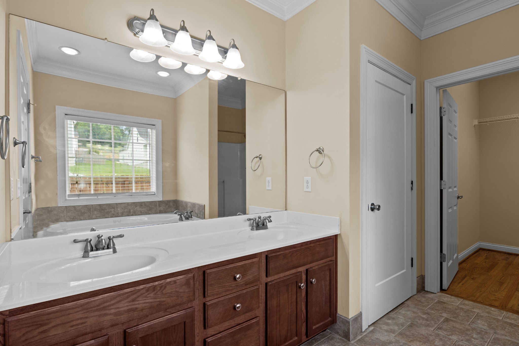 Image 13 of 60 For 12001 Kingsway Circle