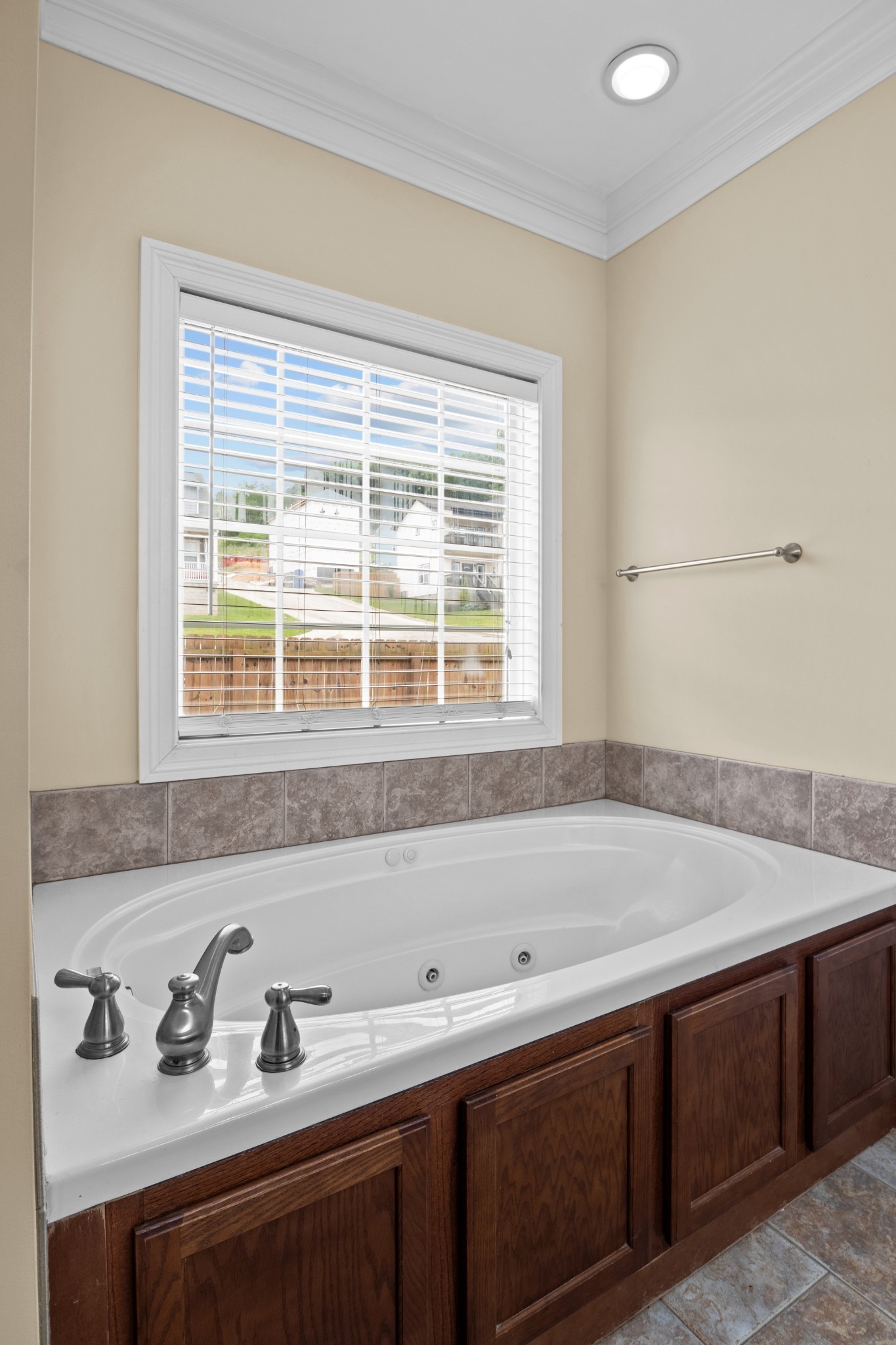 Image 14 of 60 For 12001 Kingsway Circle