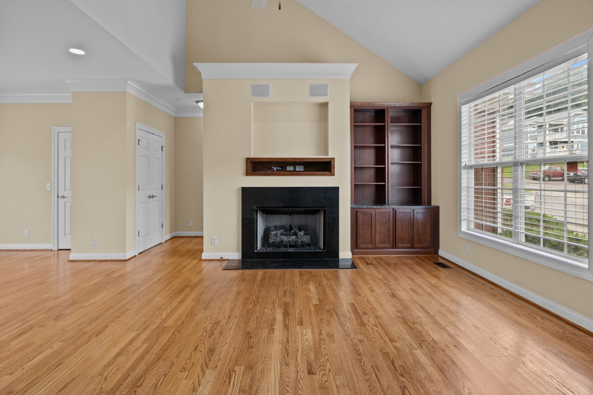 Image 3 of 60 For 12001 Kingsway Circle