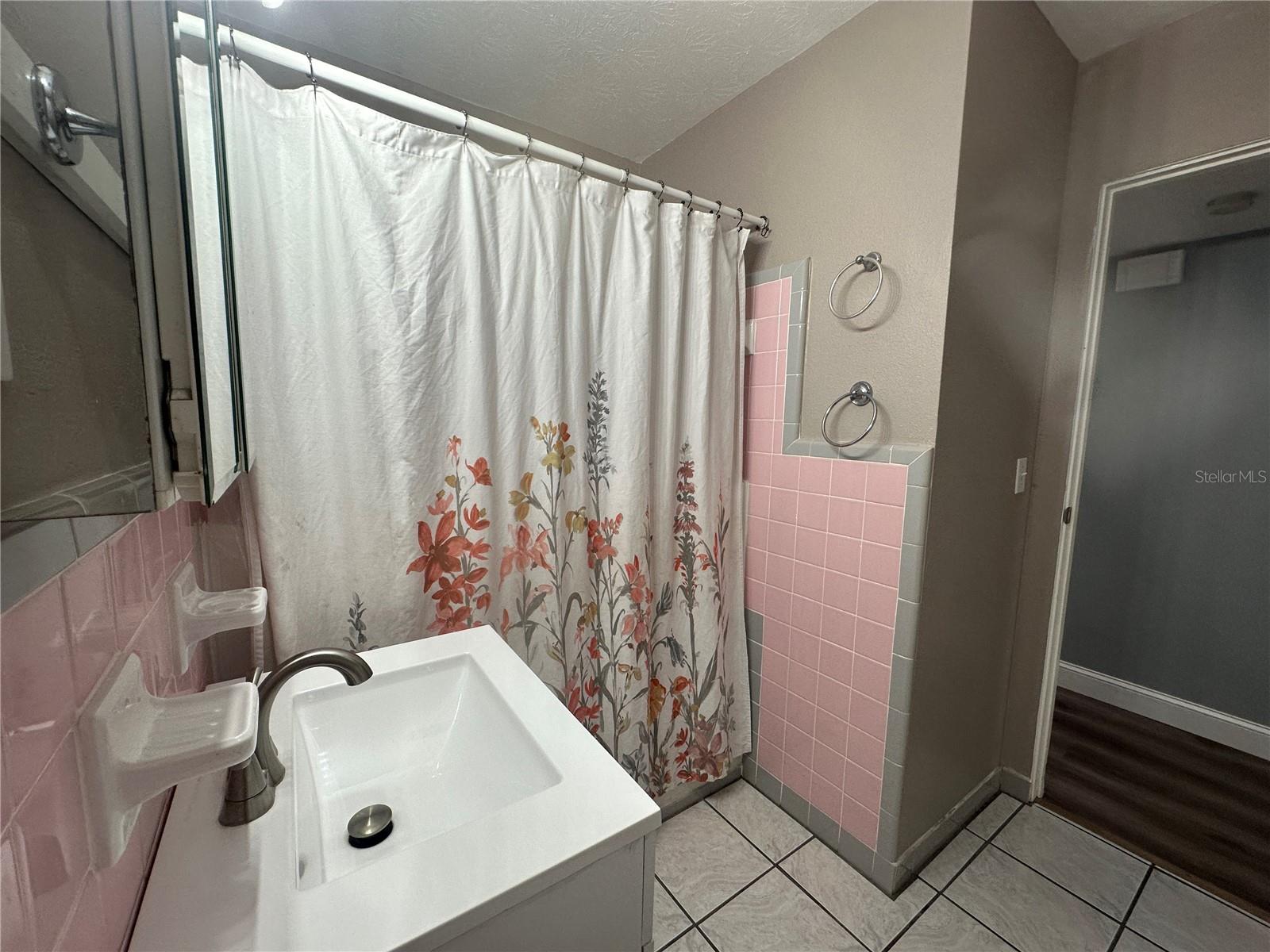 Image 23 of 29 For 121 Arapahoe Lane