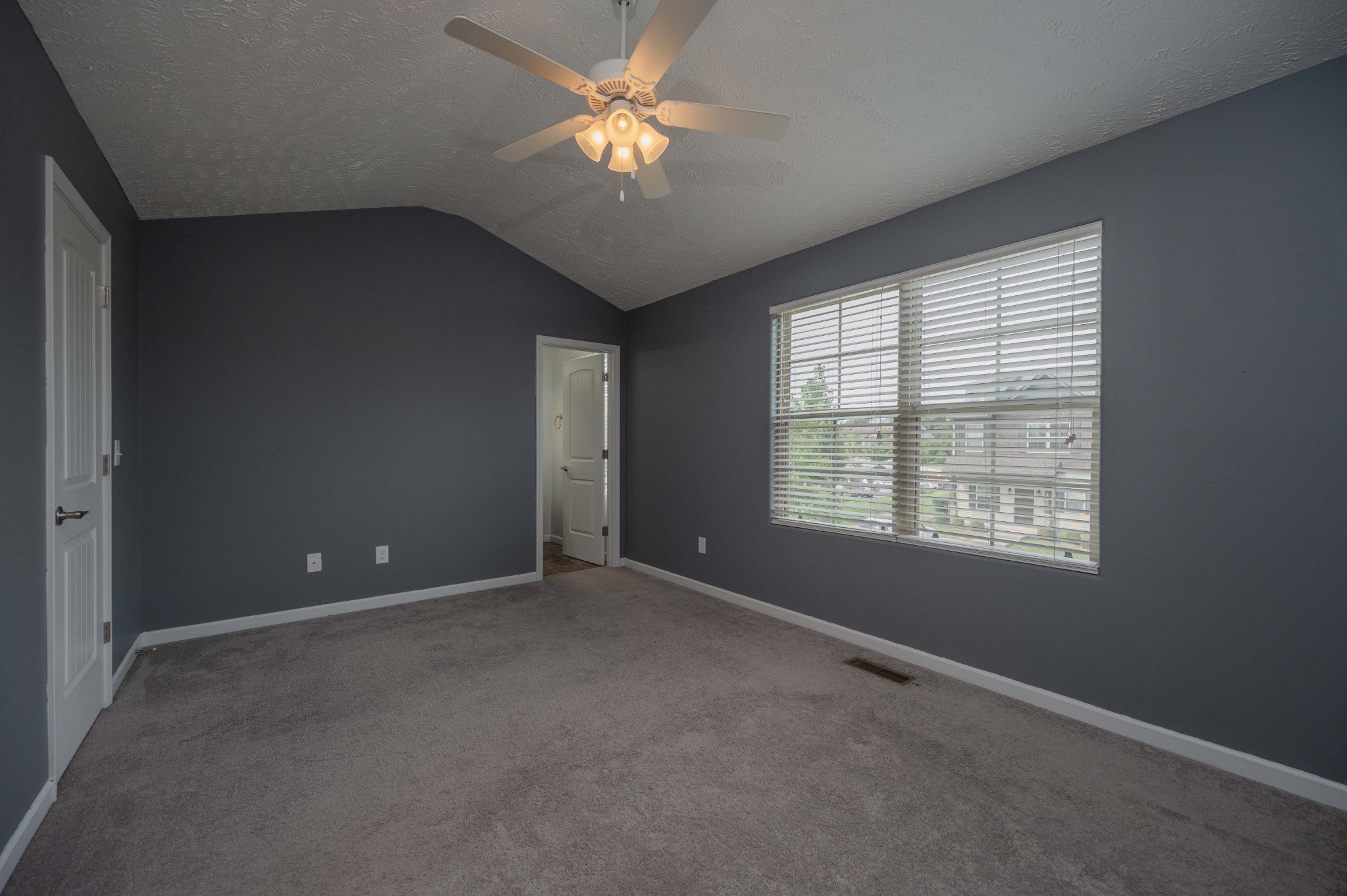 Listing photo id 9 for 11900 Bayshore Drive
