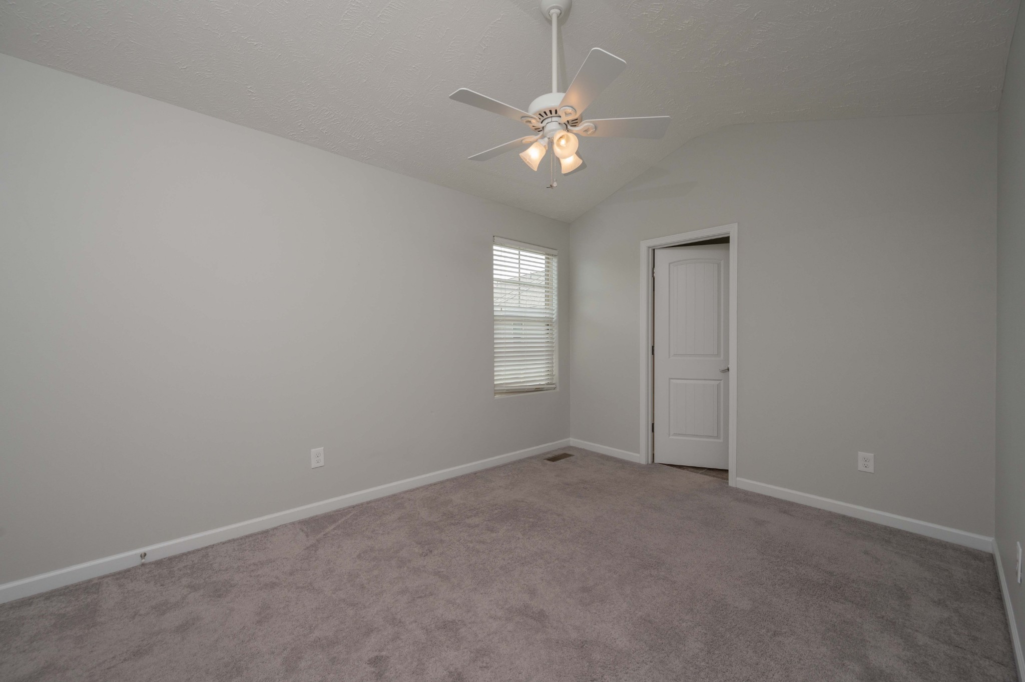 Listing photo id 13 for 11900 Bayshore Drive