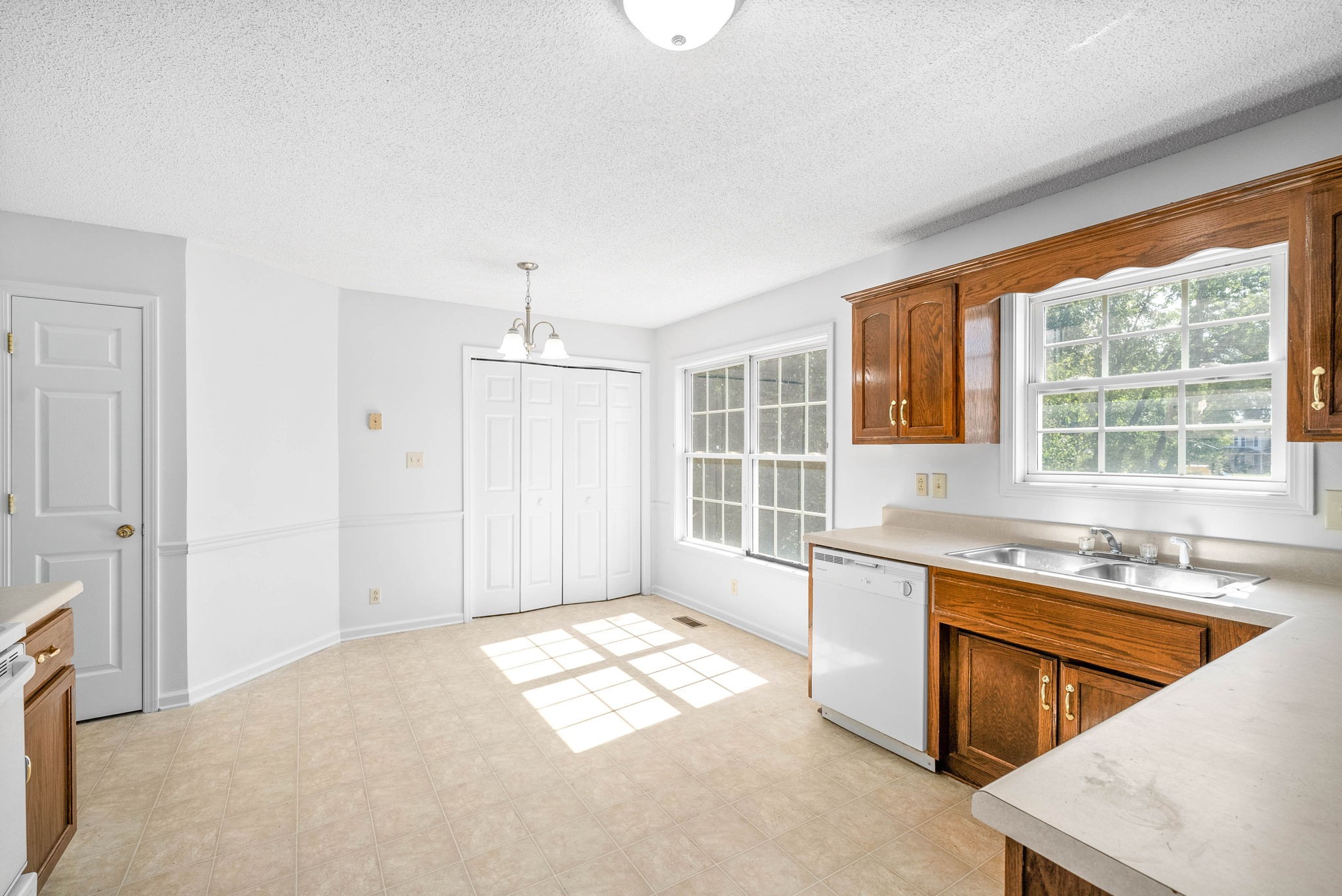 Image 14 of 29 For 2209 40th Avenue