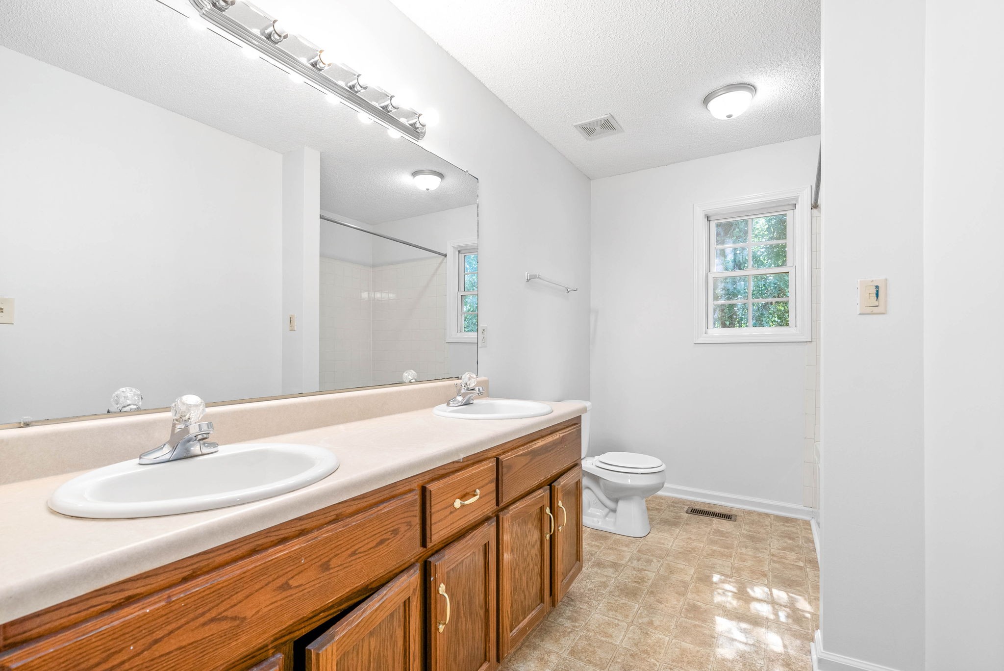 Image 18 of 29 For 2209 40th Avenue