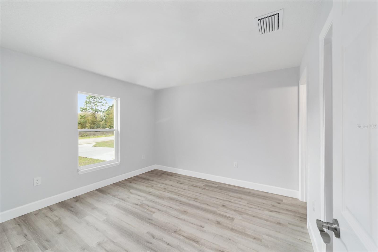 Image 18 of 32 For 13316 105th Place