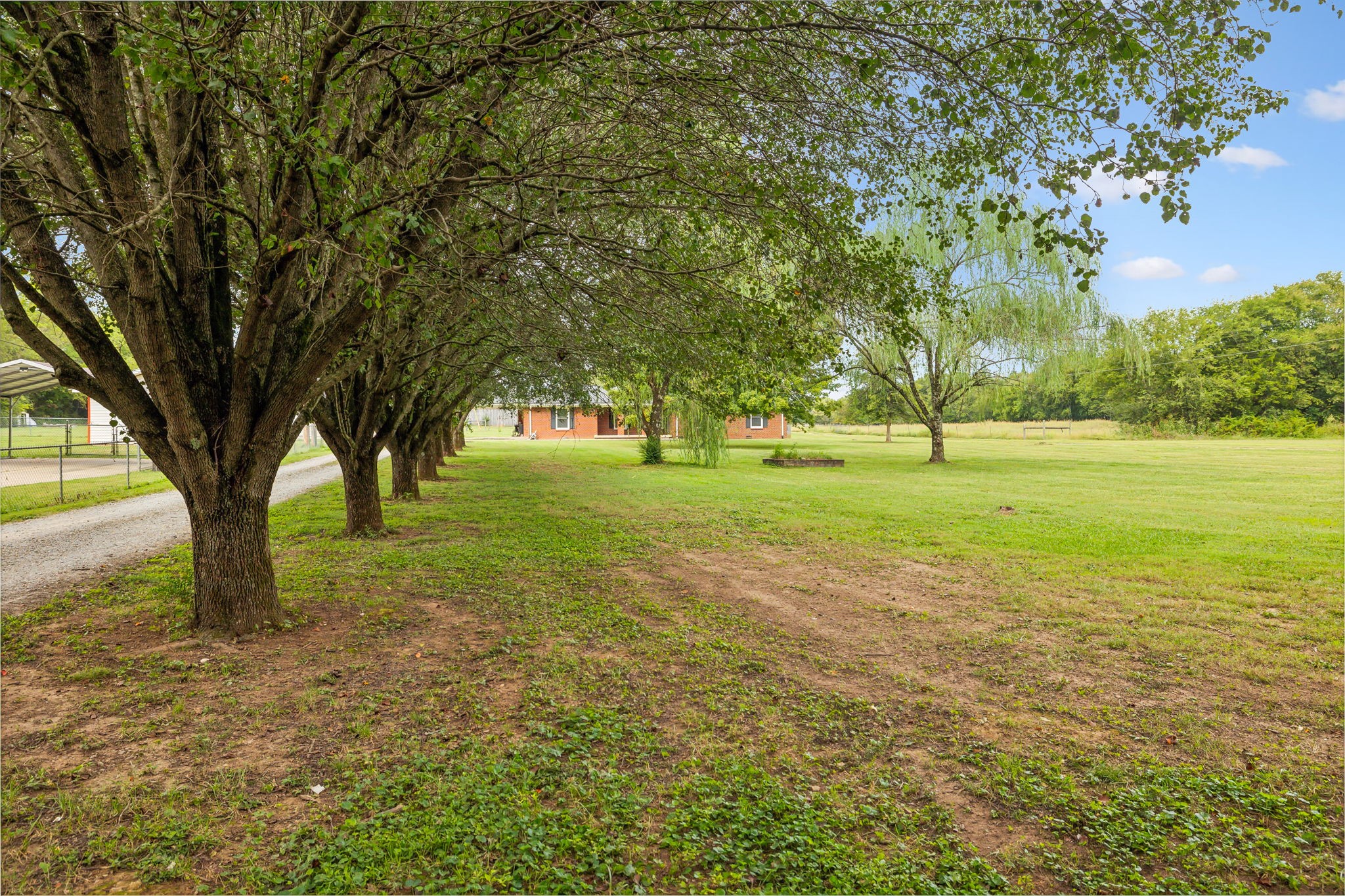 Image 10 of 88 For 952 Whitecloud Lane