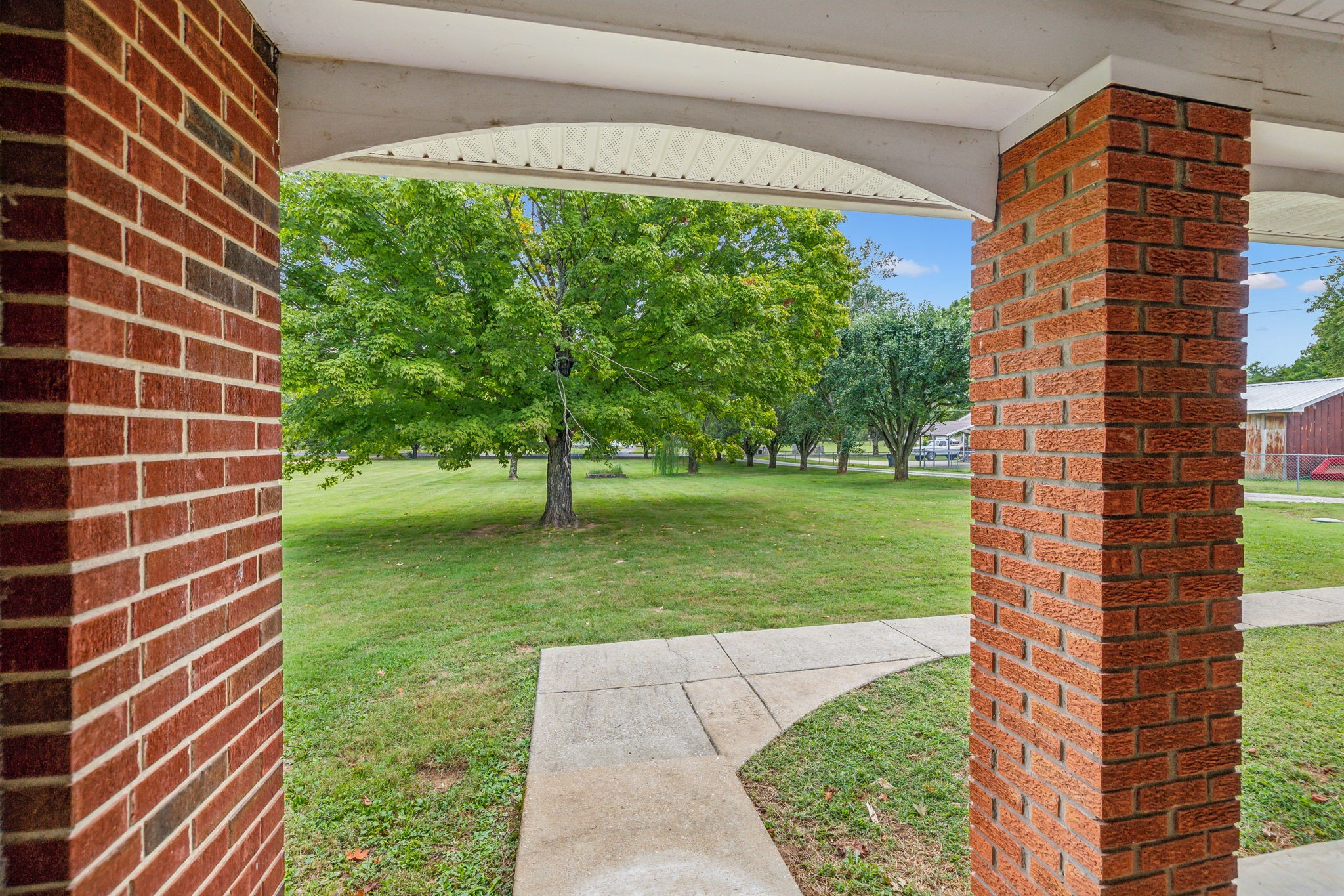 Image 9 of 88 For 952 Whitecloud Lane
