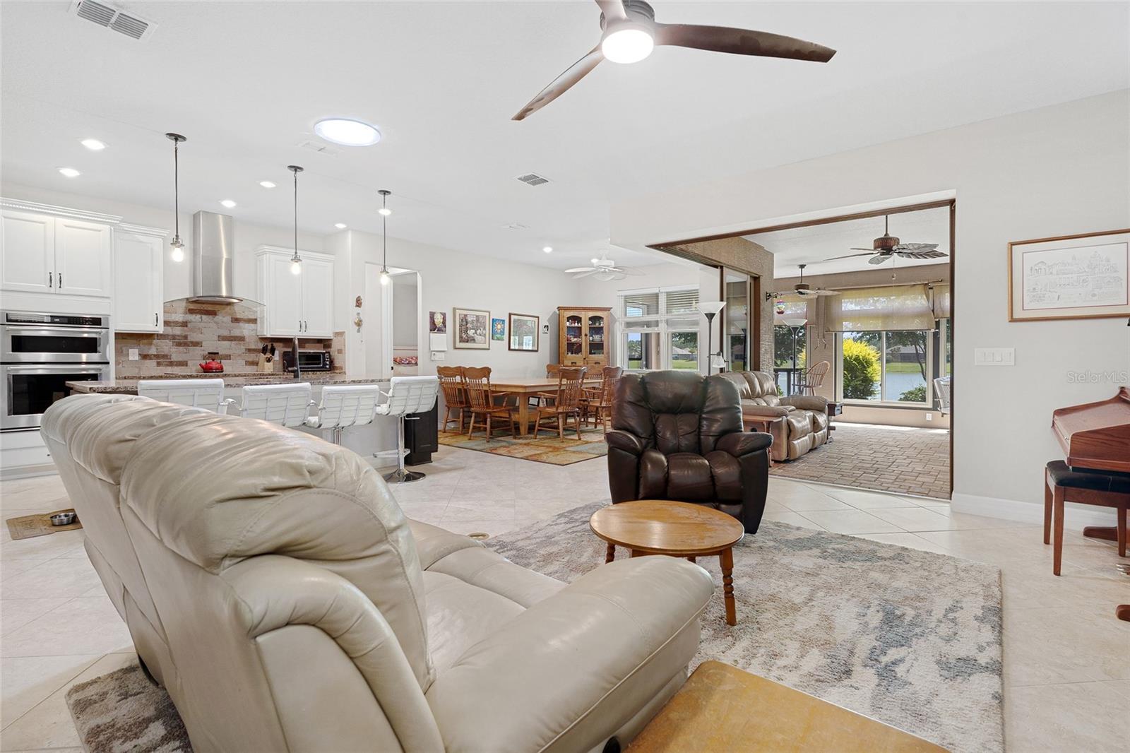 Listing photo id 14 for 6576 94th Circle