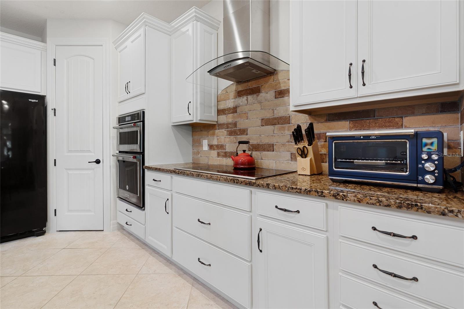 Listing photo id 17 for 6576 94th Circle