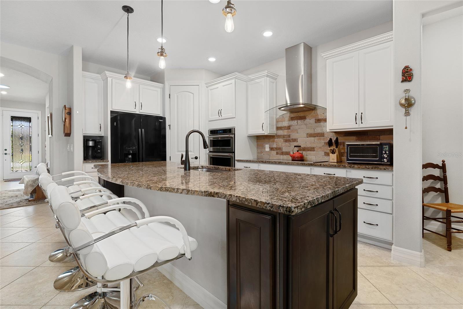 Listing photo id 2 for 6576 94th Circle