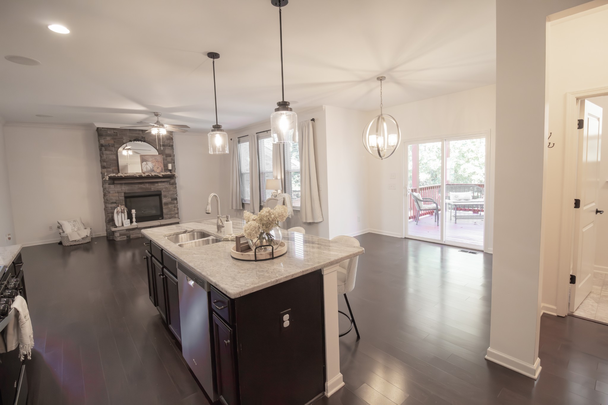 Image 15 of 36 For 15155 30 Street
