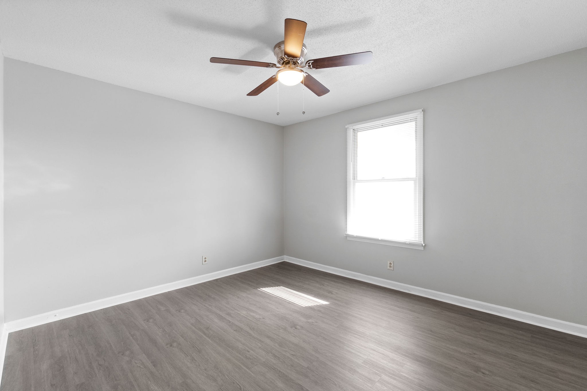 Image 10 of 39 For 2525 7th Avenue