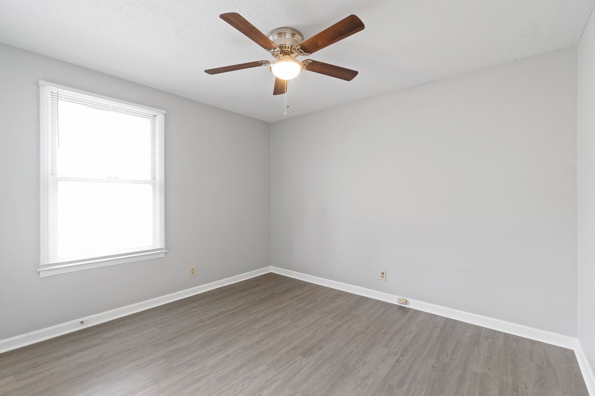 Image 13 of 39 For 2525 7th Avenue