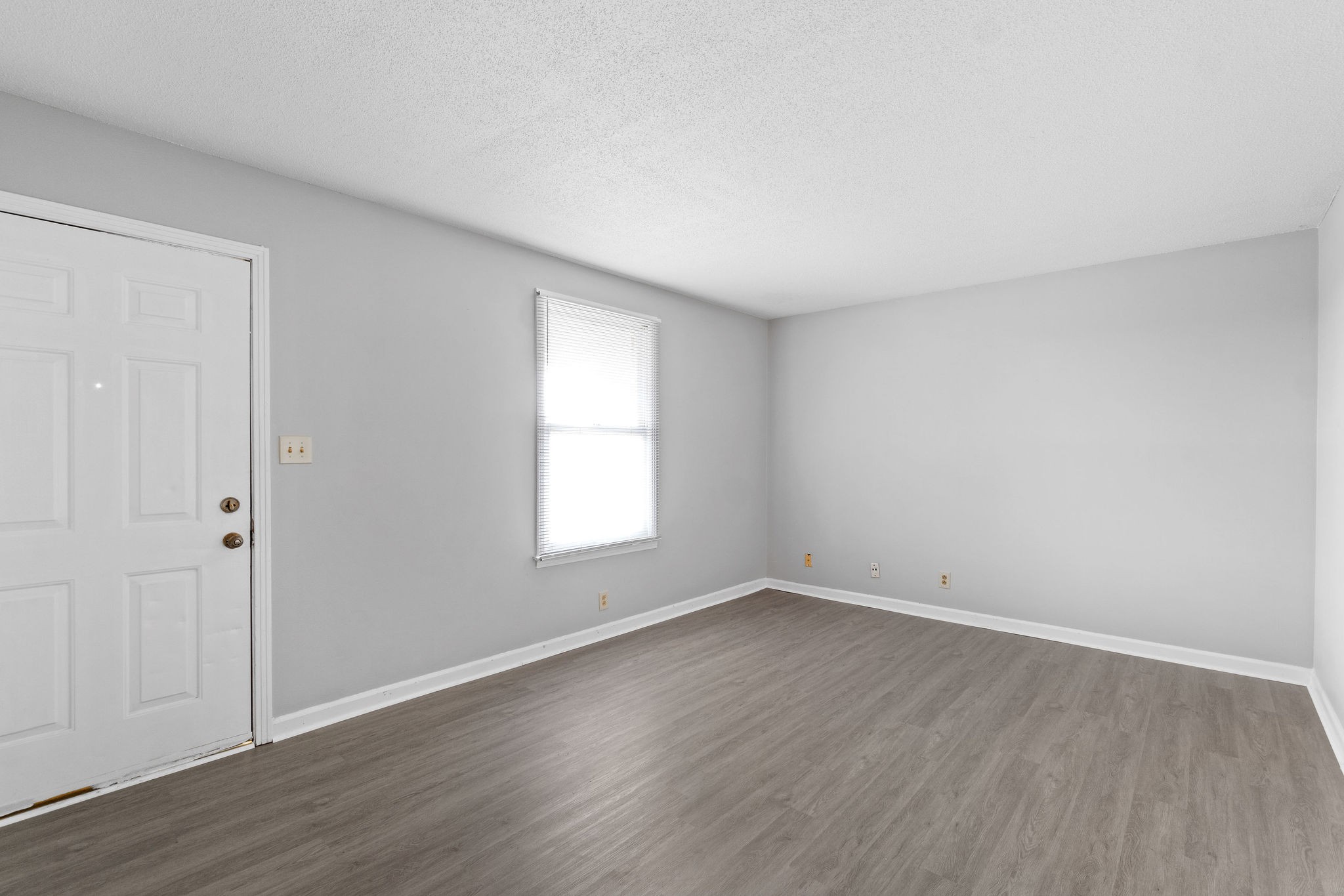 Image 6 of 39 For 2525 7th Avenue