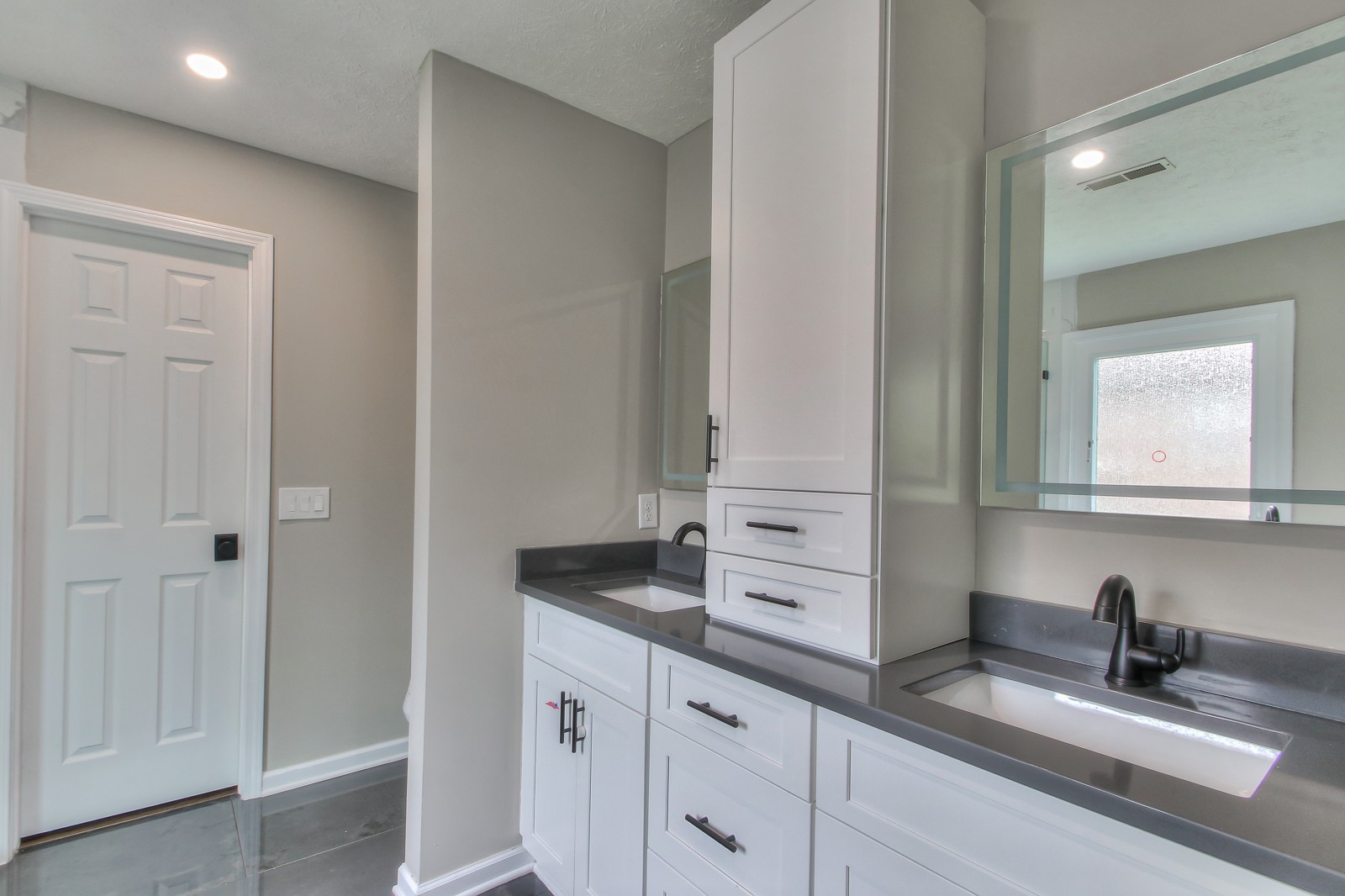 Listing photo id 12 for 9709 Baymeadows Drive