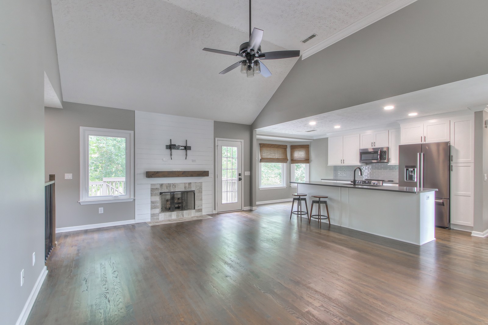Listing photo id 0 for 9709 Baymeadows Drive