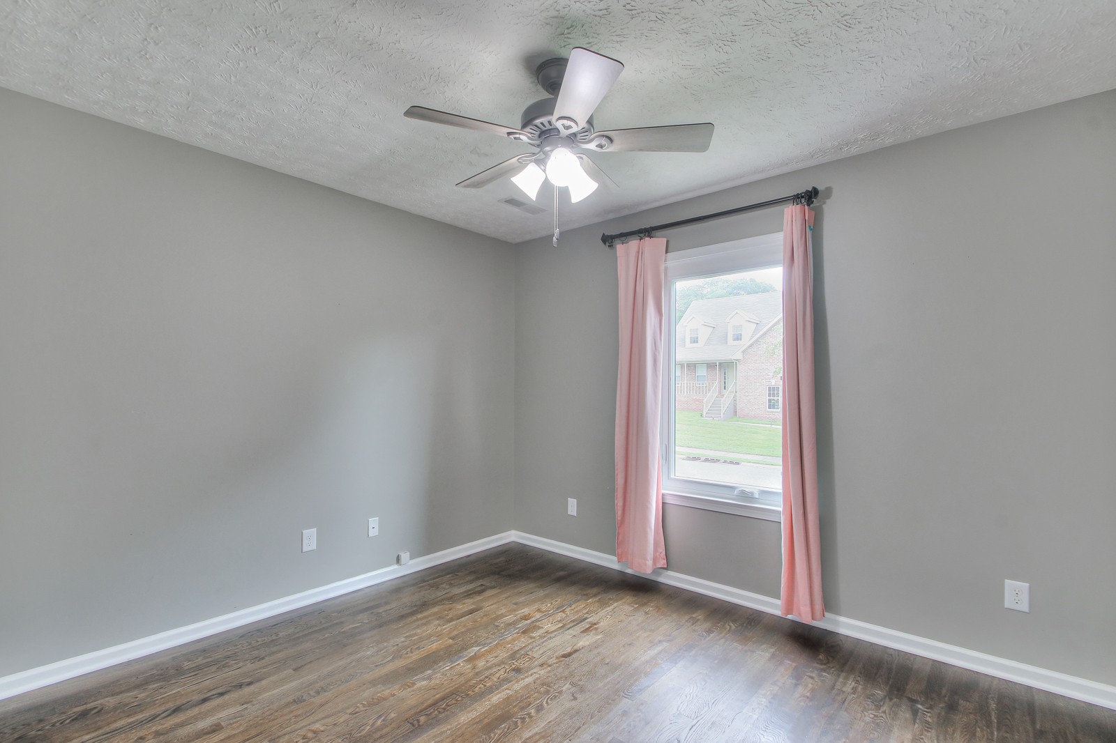Listing photo id 18 for 9709 Baymeadows Drive