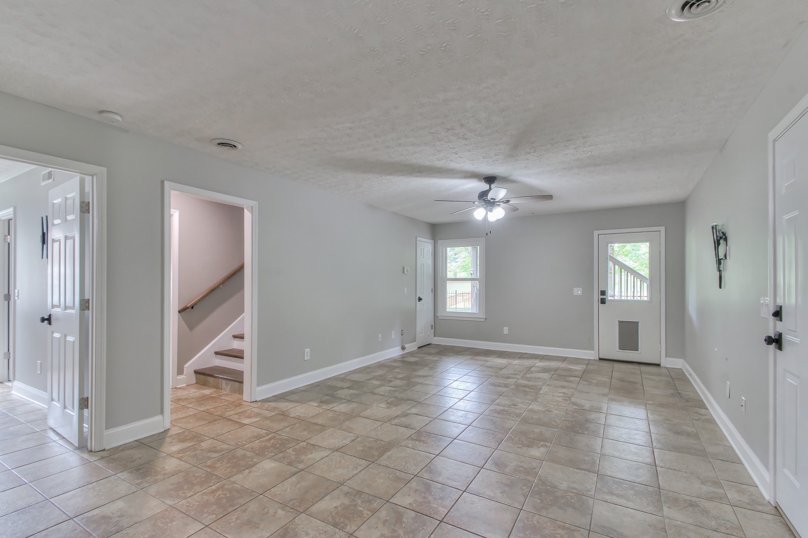 Listing photo id 20 for 9709 Baymeadows Drive