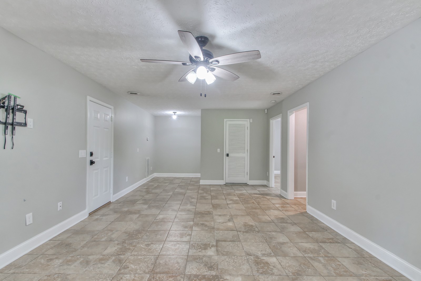 Listing photo id 21 for 9709 Baymeadows Drive