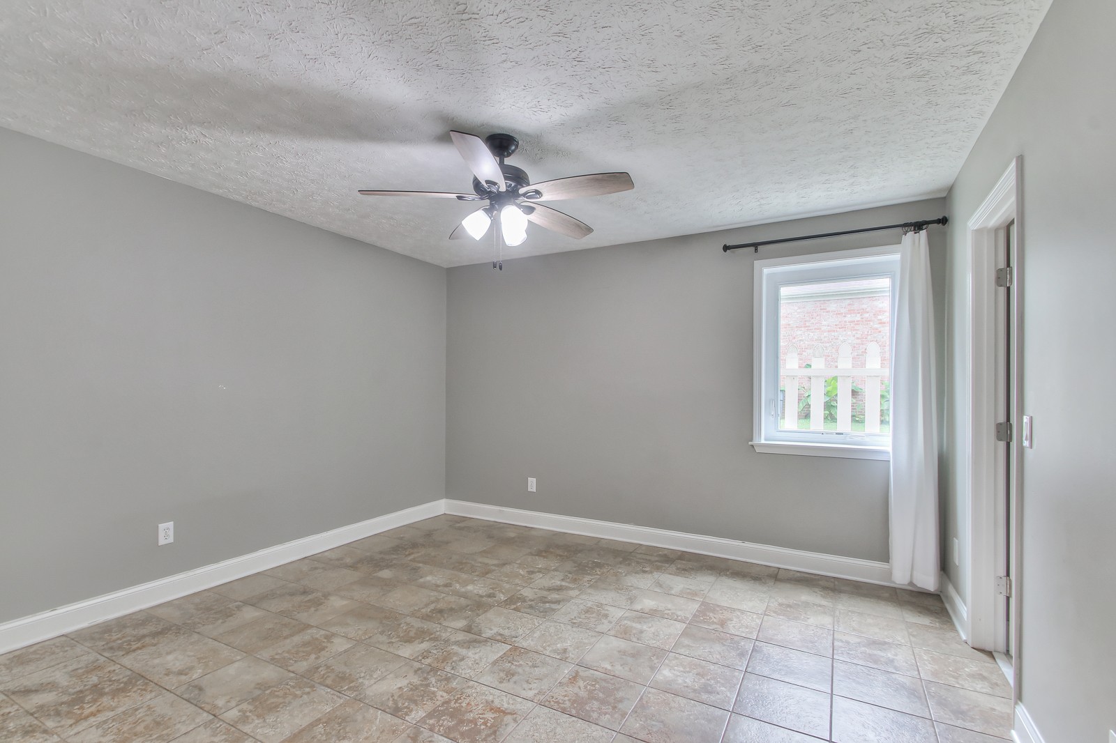 Listing photo id 22 for 9709 Baymeadows Drive
