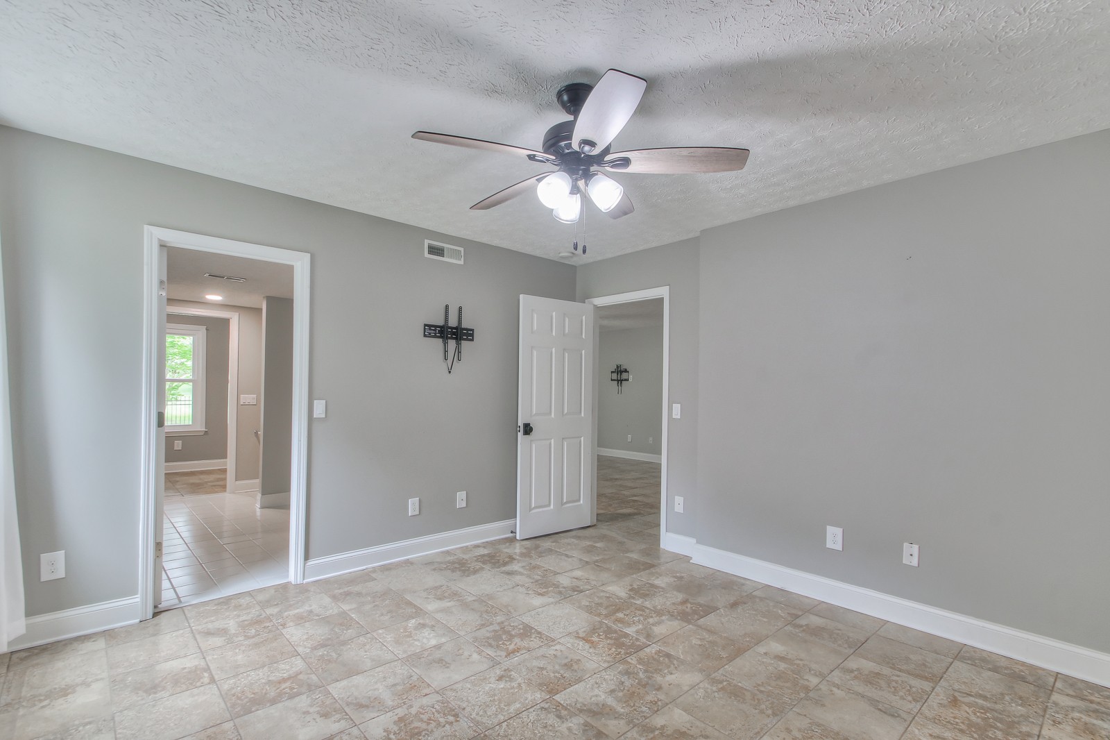 Listing photo id 23 for 9709 Baymeadows Drive
