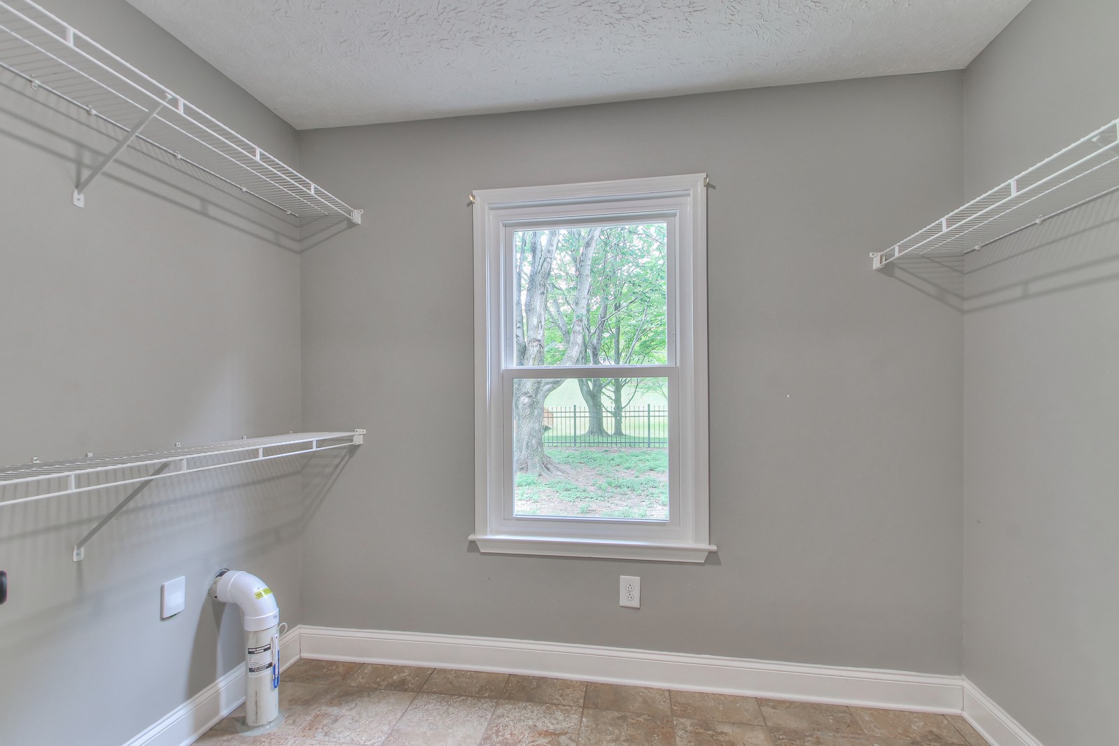 Listing photo id 25 for 9709 Baymeadows Drive
