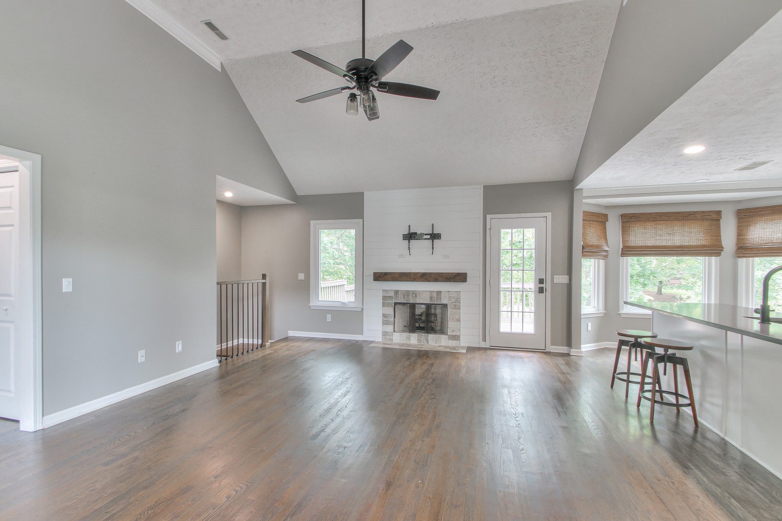 Listing photo id 1 for 9709 Baymeadows Drive