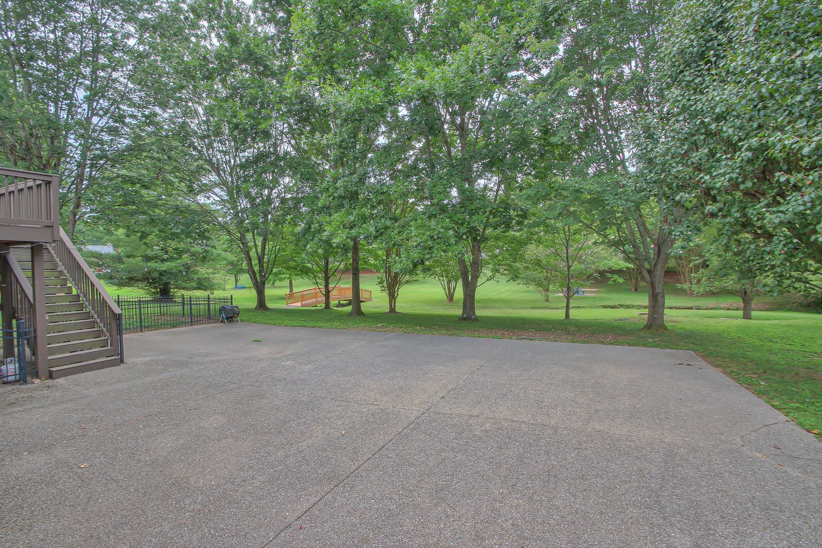 Listing photo id 28 for 9709 Baymeadows Drive