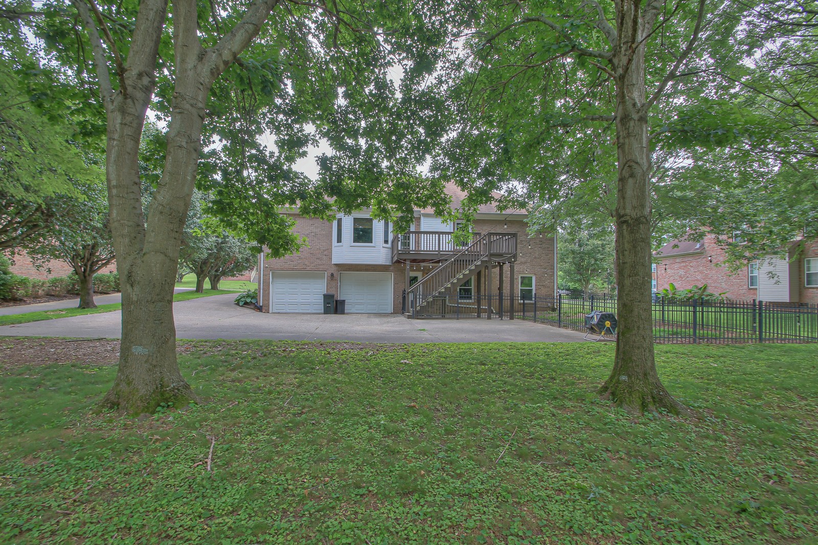 Listing photo id 31 for 9709 Baymeadows Drive