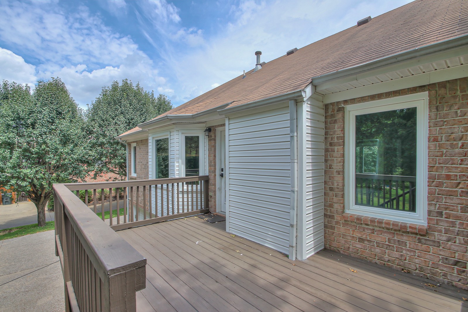 Listing photo id 32 for 9709 Baymeadows Drive
