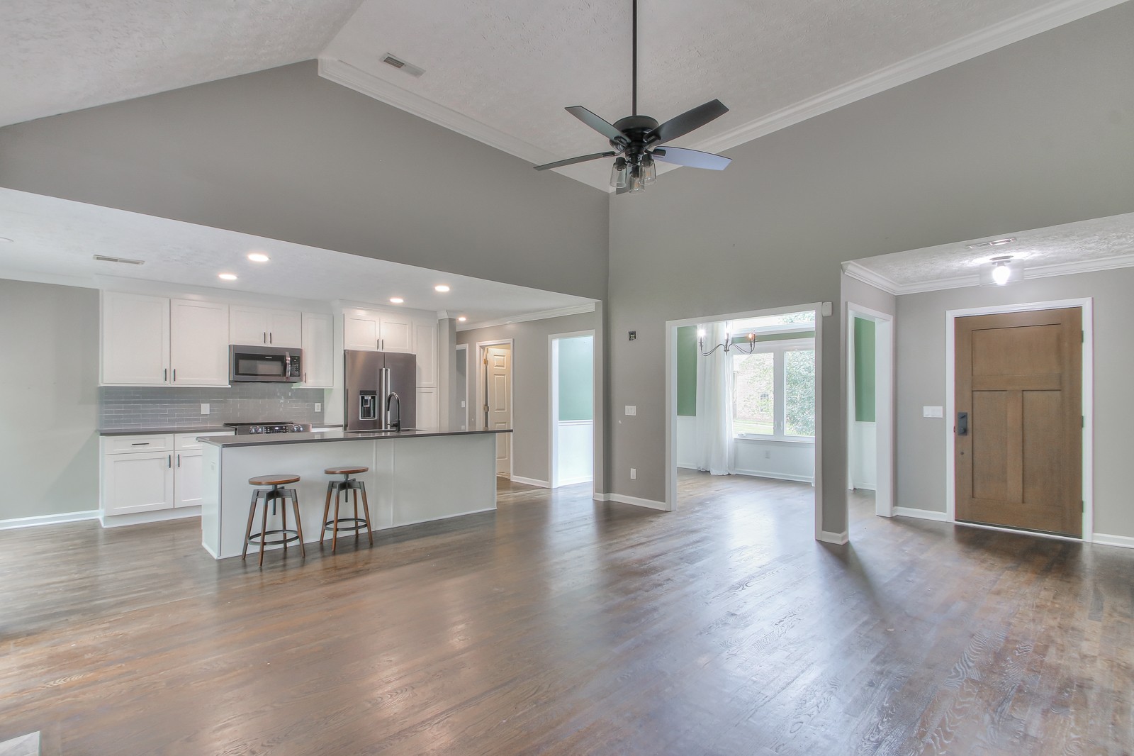 Listing photo id 2 for 9709 Baymeadows Drive