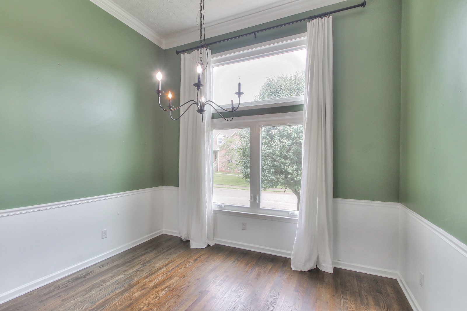 Listing photo id 3 for 9709 Baymeadows Drive
