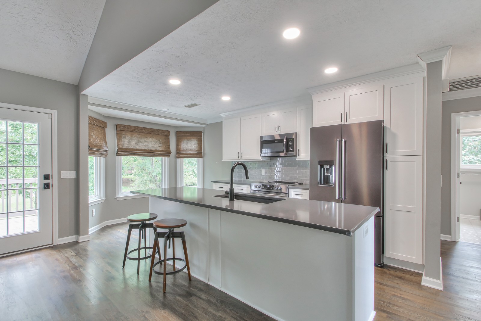 Listing photo id 5 for 9709 Baymeadows Drive