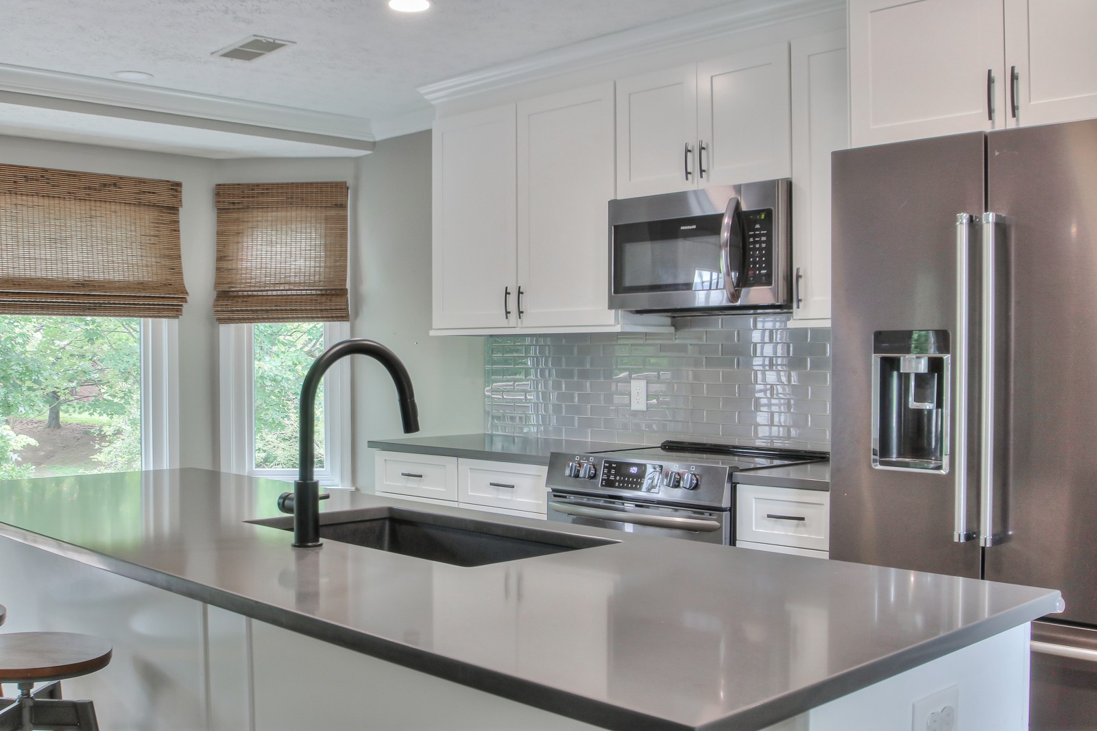 Listing photo id 6 for 9709 Baymeadows Drive